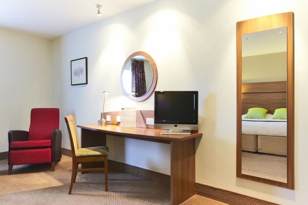 Premier Inn Glasgow Braehead Buitenkant foto