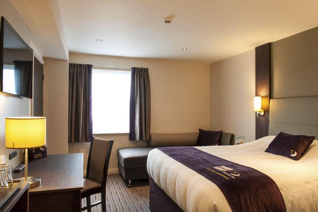 Premier Inn Glasgow Braehead Buitenkant foto