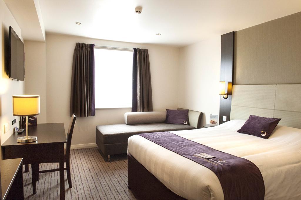 Premier Inn Glasgow Braehead Buitenkant foto