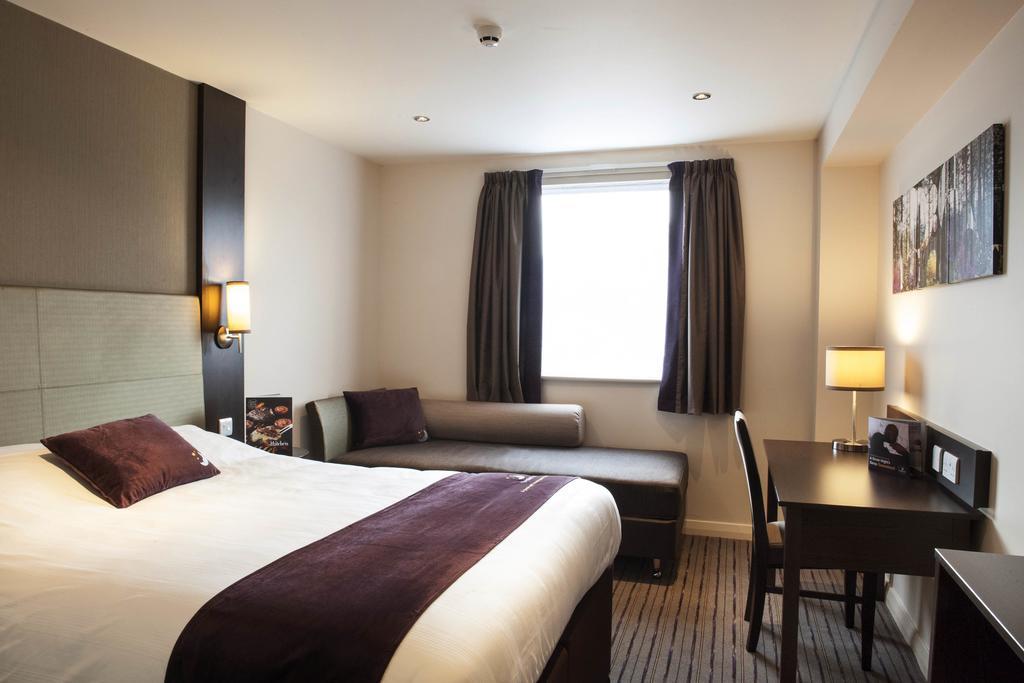 Premier Inn Glasgow Braehead Buitenkant foto