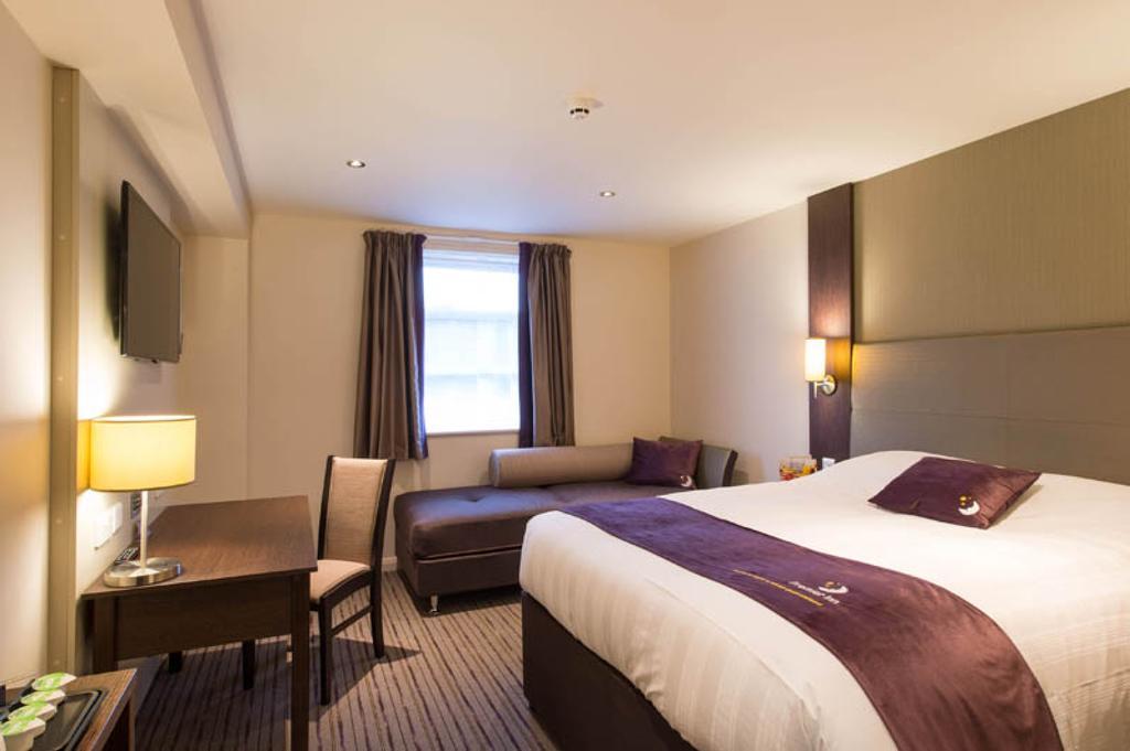 Premier Inn Glasgow Braehead Buitenkant foto